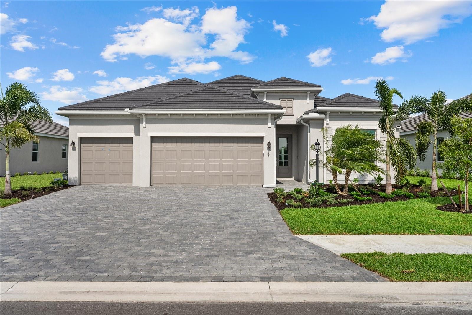 Single Family Residence in LAKEWOOD RANCH, FL - Daniel Dourado