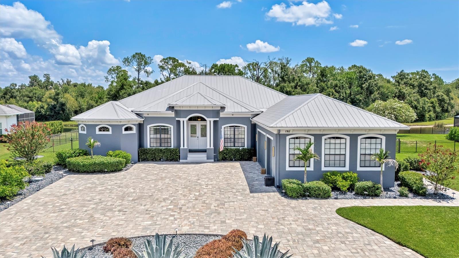 Single Family Residence in BRADENTON, FL - Daniel Dourado