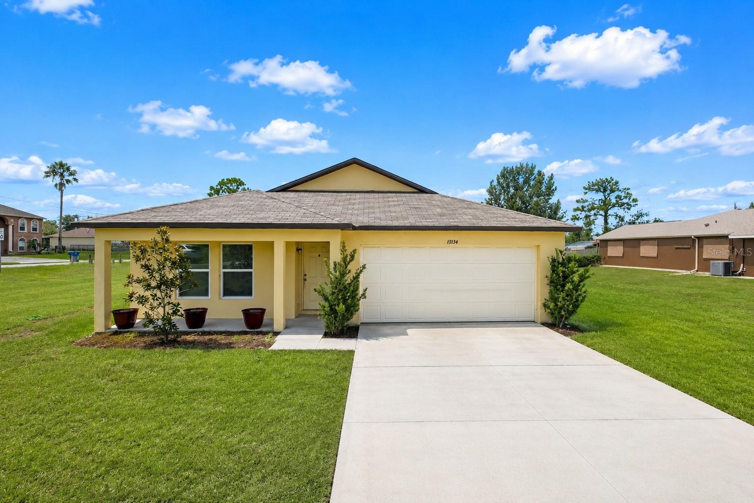 Single Family Residence em WEEKI WACHEE, FL - Daniel Dourado