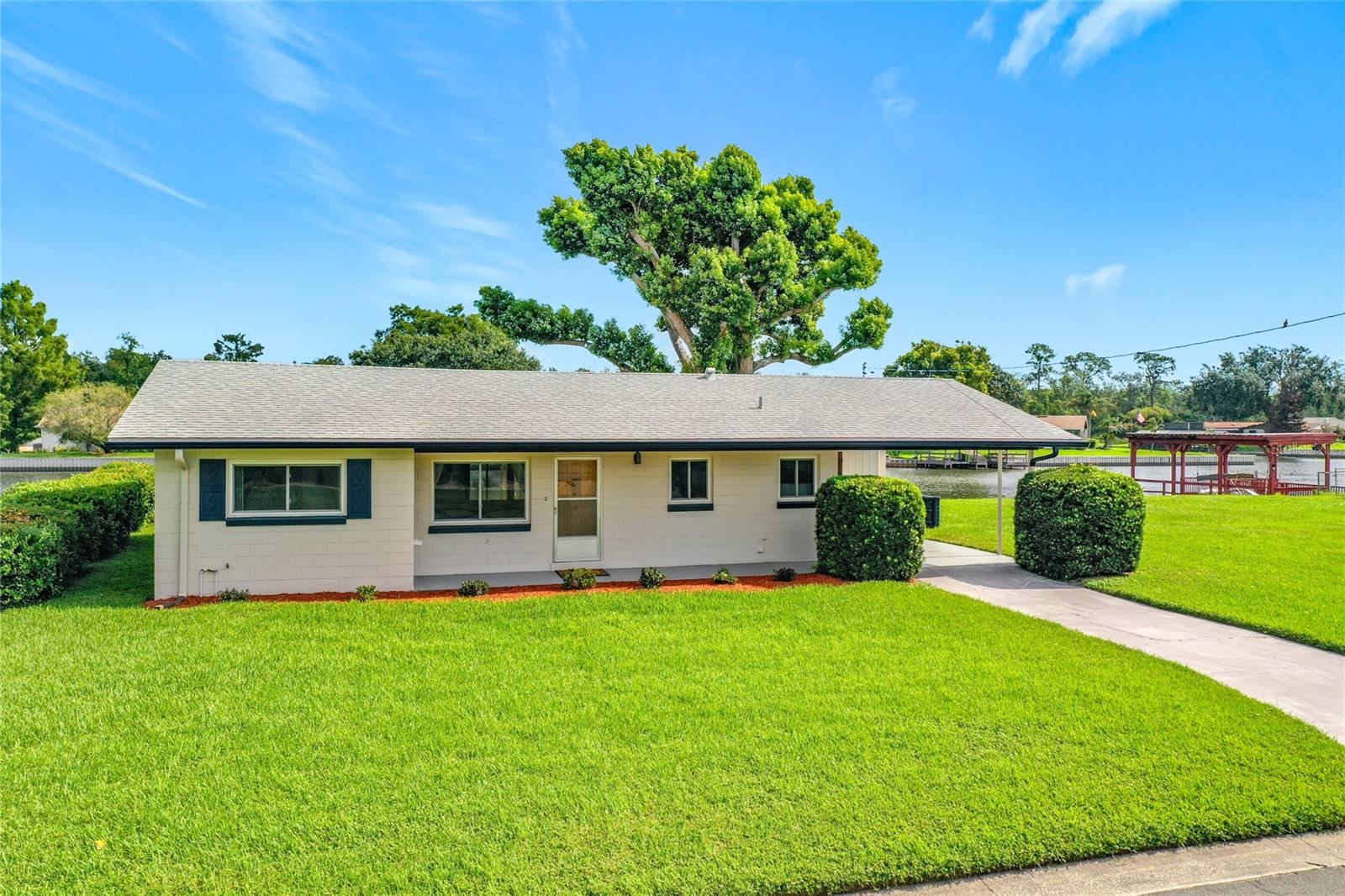 Single Family Residence in TAVARES, FL - Daniel Dourado