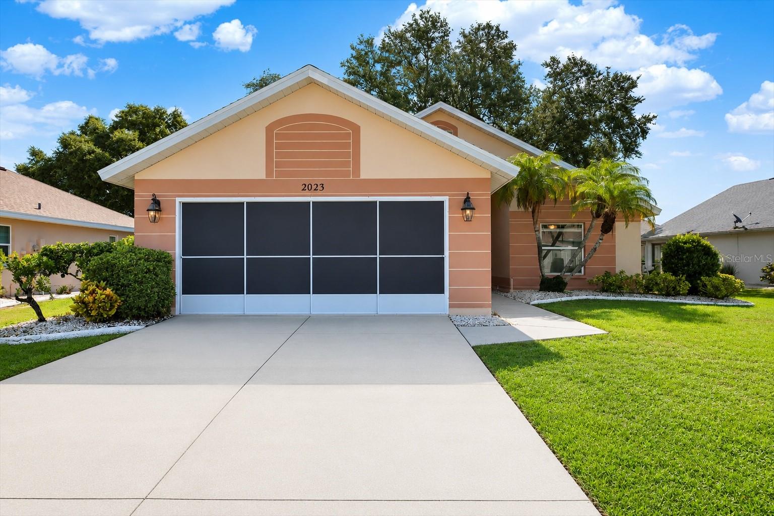 Single Family Residence in SUN CITY CENTER, FL - Daniel Dourado