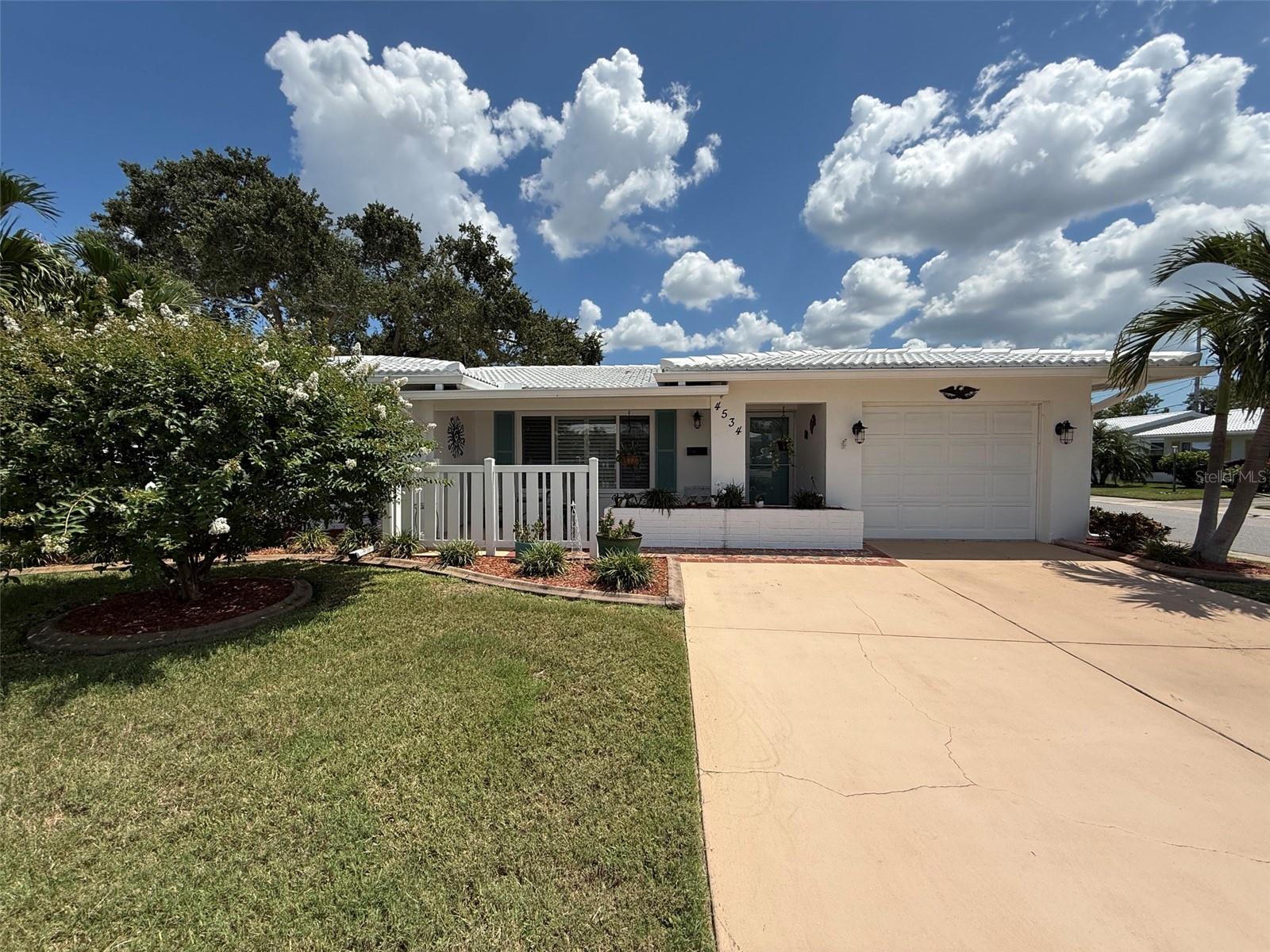 Single Family Residence em PINELLAS PARK, FL - Daniel Dourado