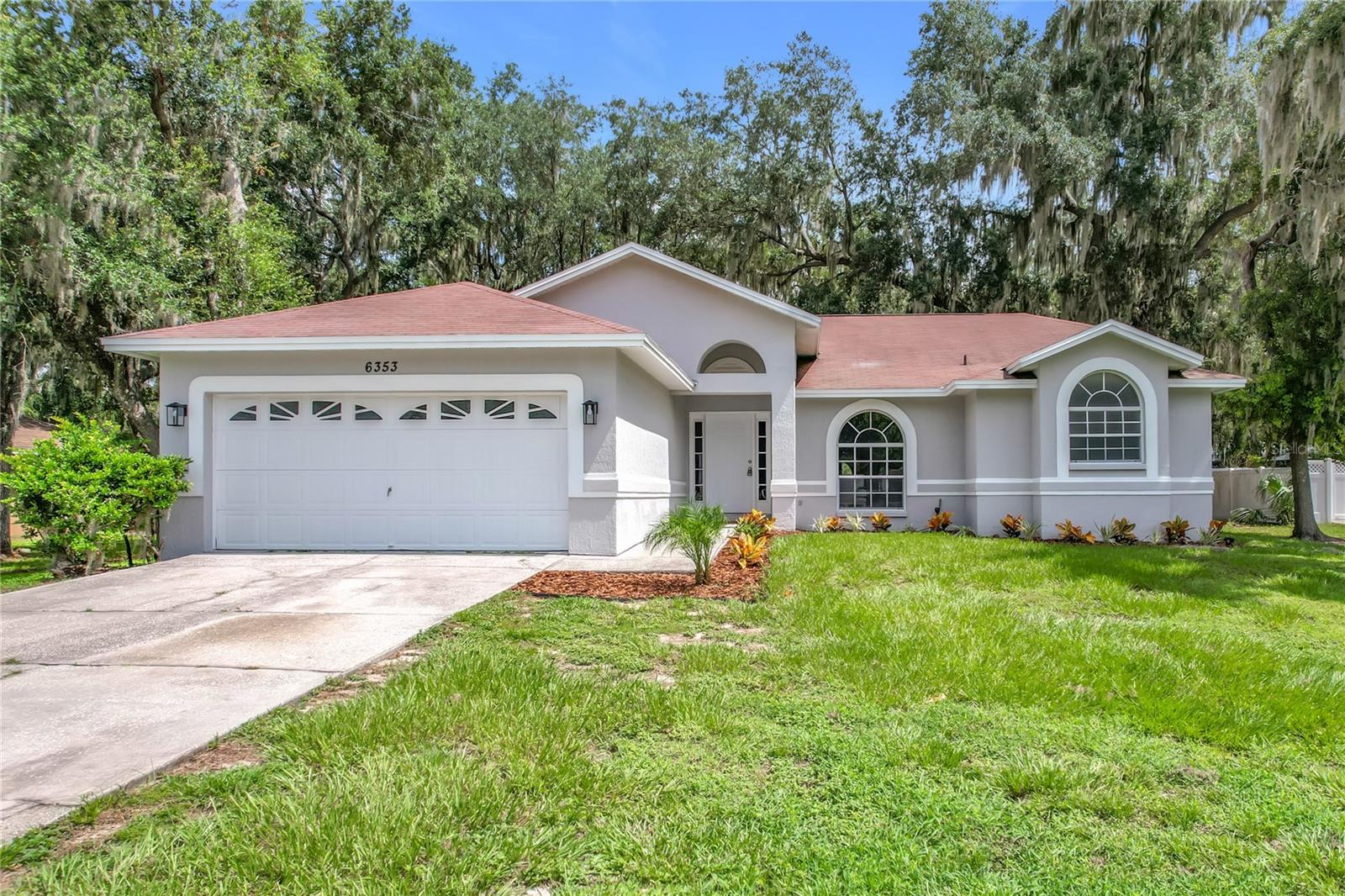 Single Family Residence in LAKELAND, FL - Daniel Dourado