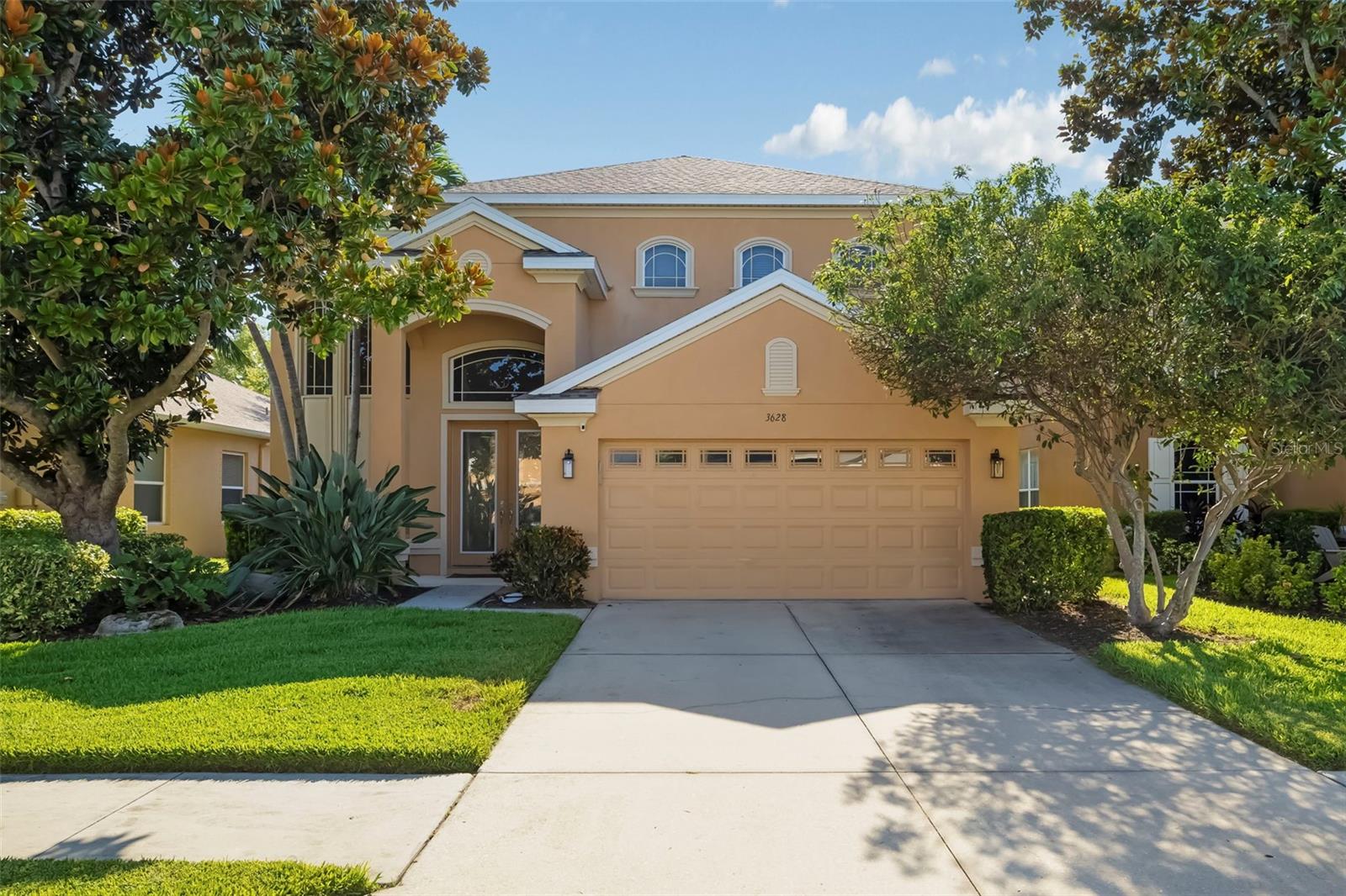 Single Family Residence in BRADENTON, FL - Daniel Dourado