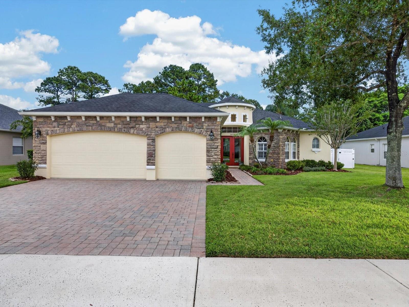 Single Family Residence in OVIEDO, FL - Daniel Dourado