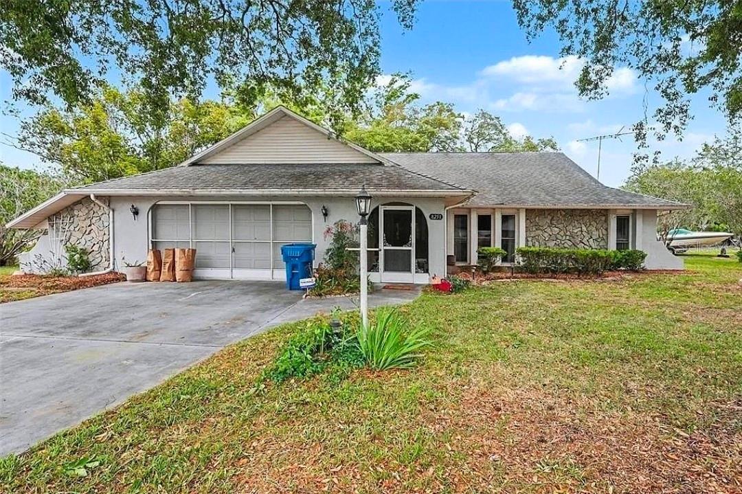 Single Family Residence em SPRING HILL, FL - Daniel Dourado