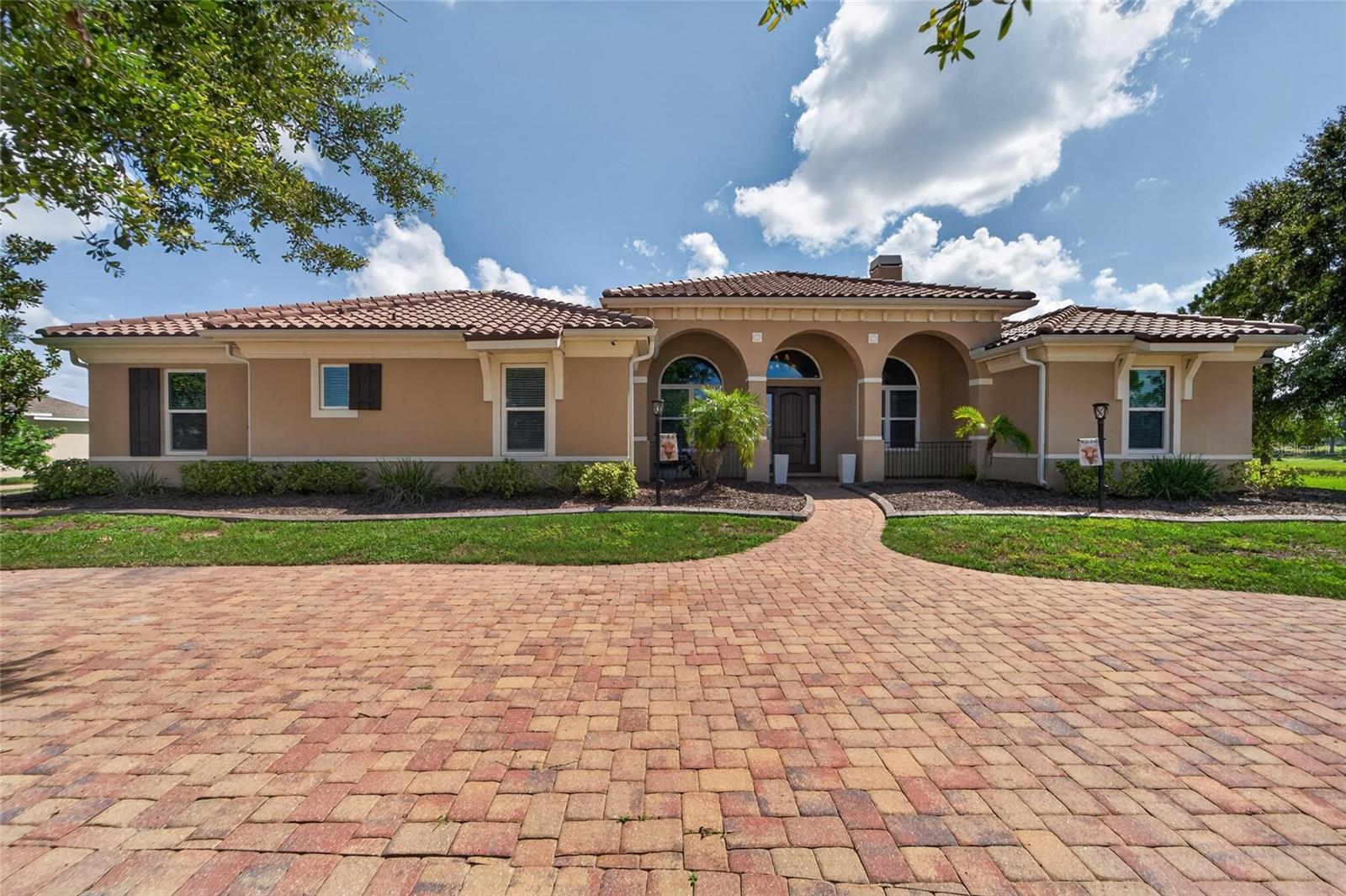 Single Family Residence in WIMAUMA, FL - Daniel Dourado
