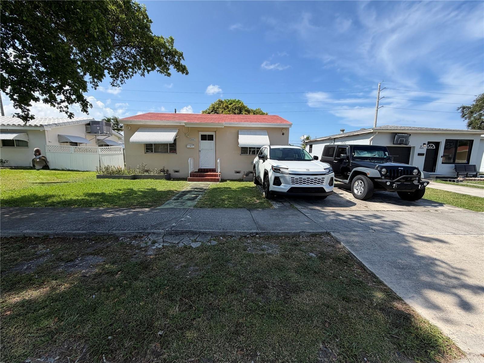Single Family Residence in HOLLYWOOD, FL - Daniel Dourado