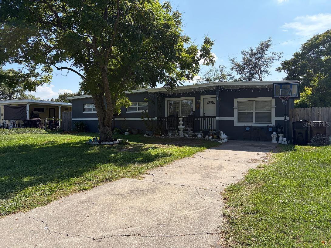 Single Family Residence in ORLANDO, FL - Daniel Dourado