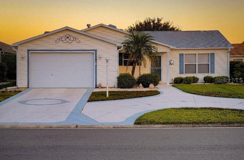 Single Family Residence in THE VILLAGES, FL - Daniel Dourado