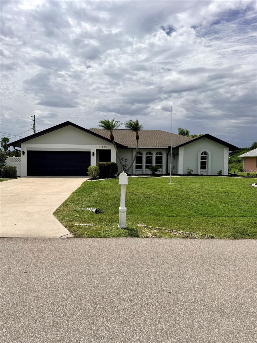 Single Family Residence in PUNTA GORDA, FL - Daniel Dourado