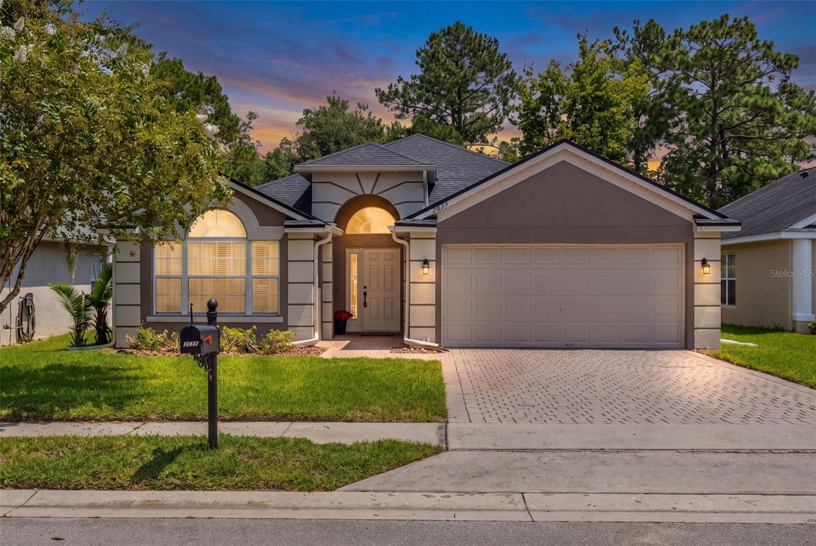 Single Family Residence in OVIEDO, FL - Daniel Dourado