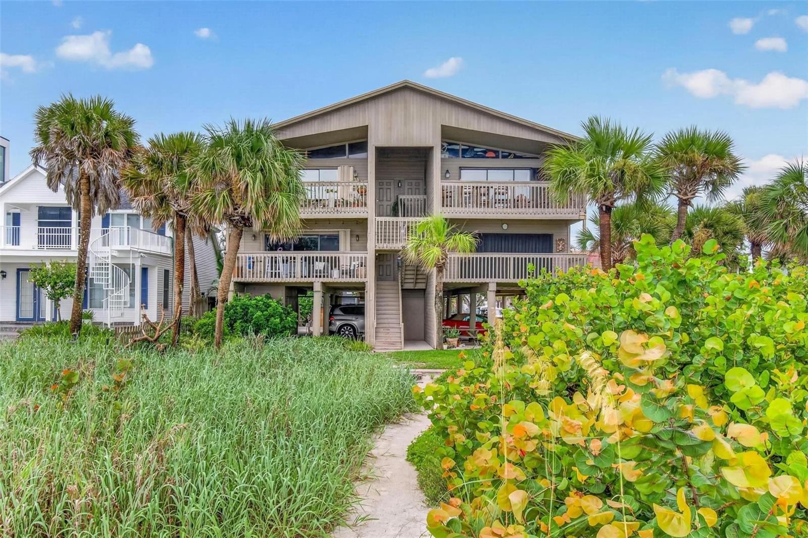 Condominium in INDIAN ROCKS BEACH, FL - Daniel Dourado