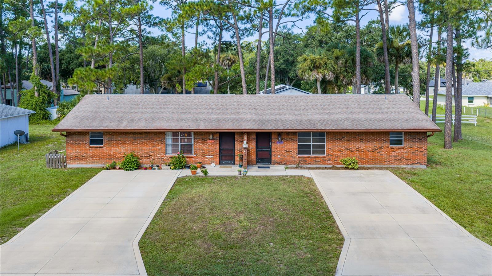 Single Family Residence in EDGEWATER, FL - Daniel Dourado