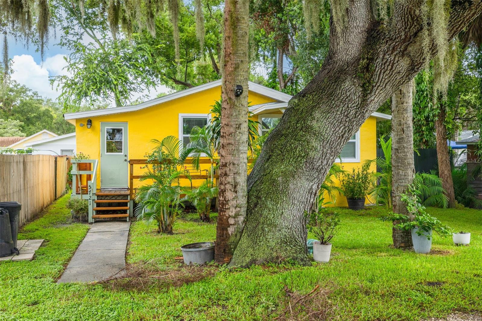 Single Family Residence in NEW PORT RICHEY, FL - Daniel Dourado