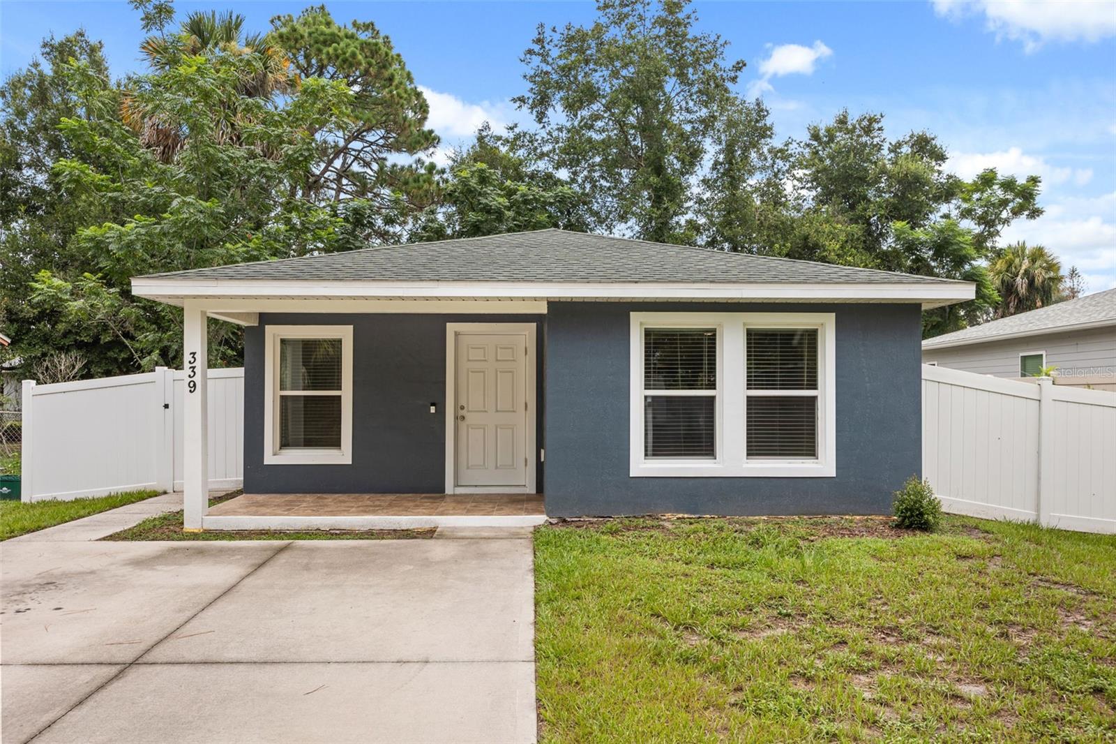 Single Family Residence in OVIEDO, FL - Daniel Dourado