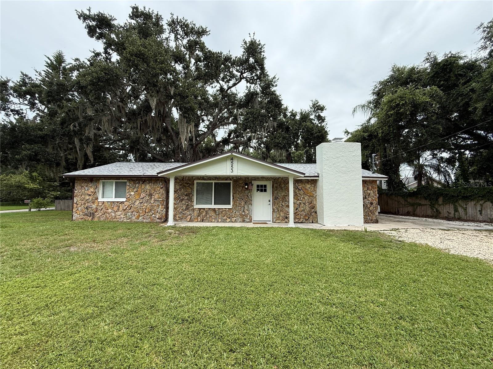 Single Family Residence in NEW PORT RICHEY, FL - Daniel Dourado
