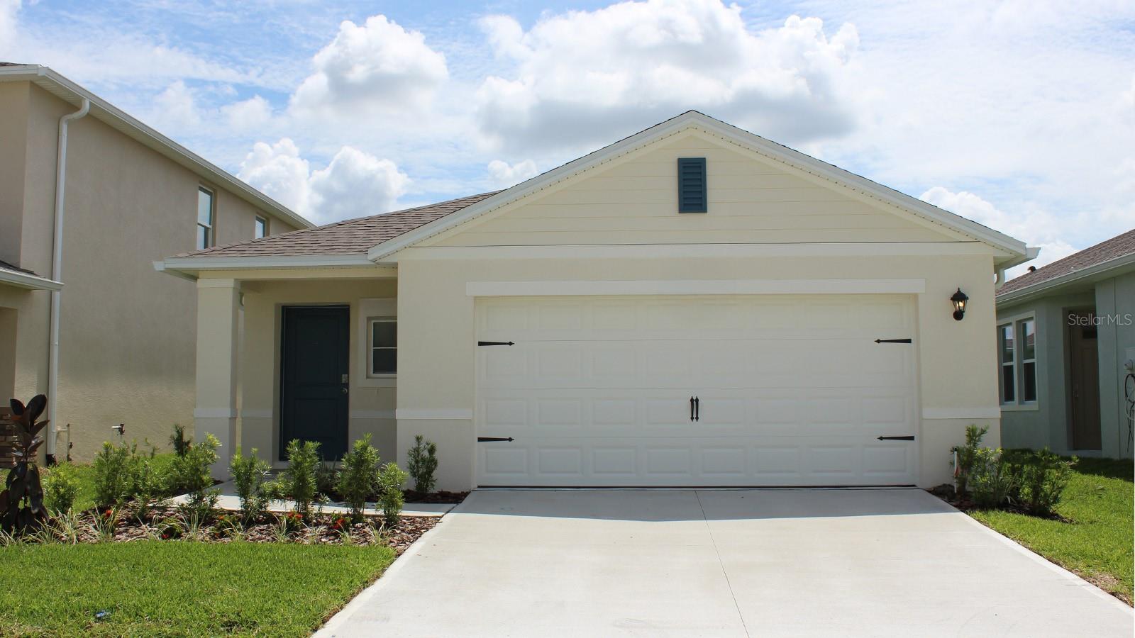Single Family Residence in POINCIANA, FL - Daniel Dourado