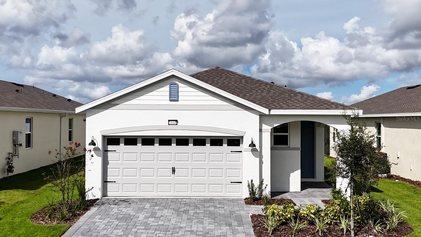 Single Family Residence in MOUNT DORA, FL - Daniel Dourado