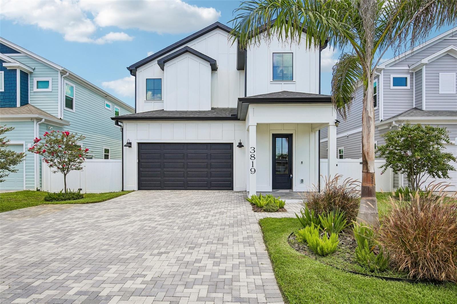 Single Family Residence in ST PETERSBURG, FL - Daniel Dourado