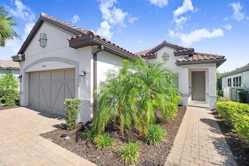 Single Family Residence in PALMETTO, FL - Daniel Dourado