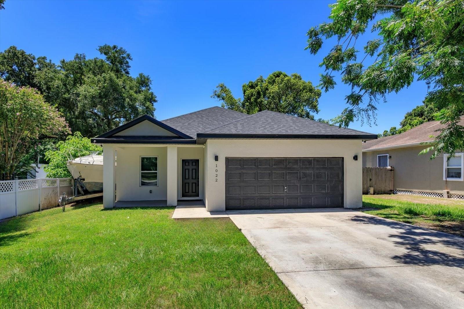 Single Family Residence in ORLANDO, FL - Daniel Dourado