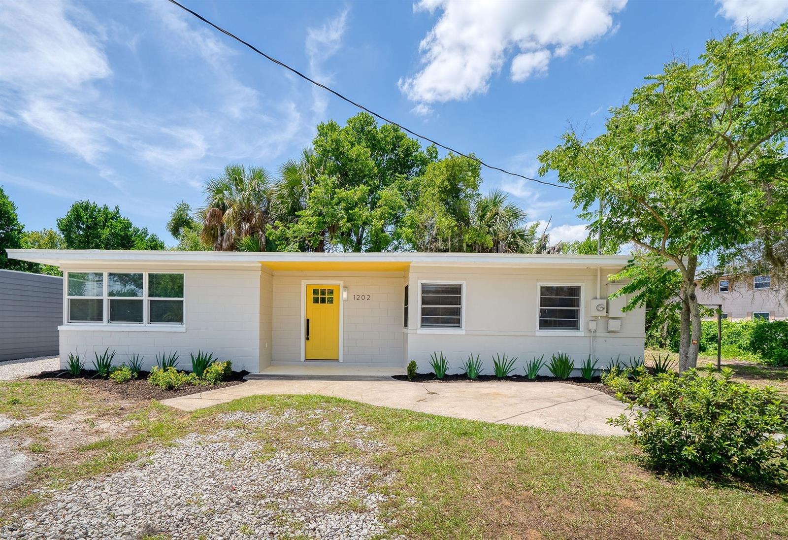 Single Family Residence in TAVARES, FL - Daniel Dourado