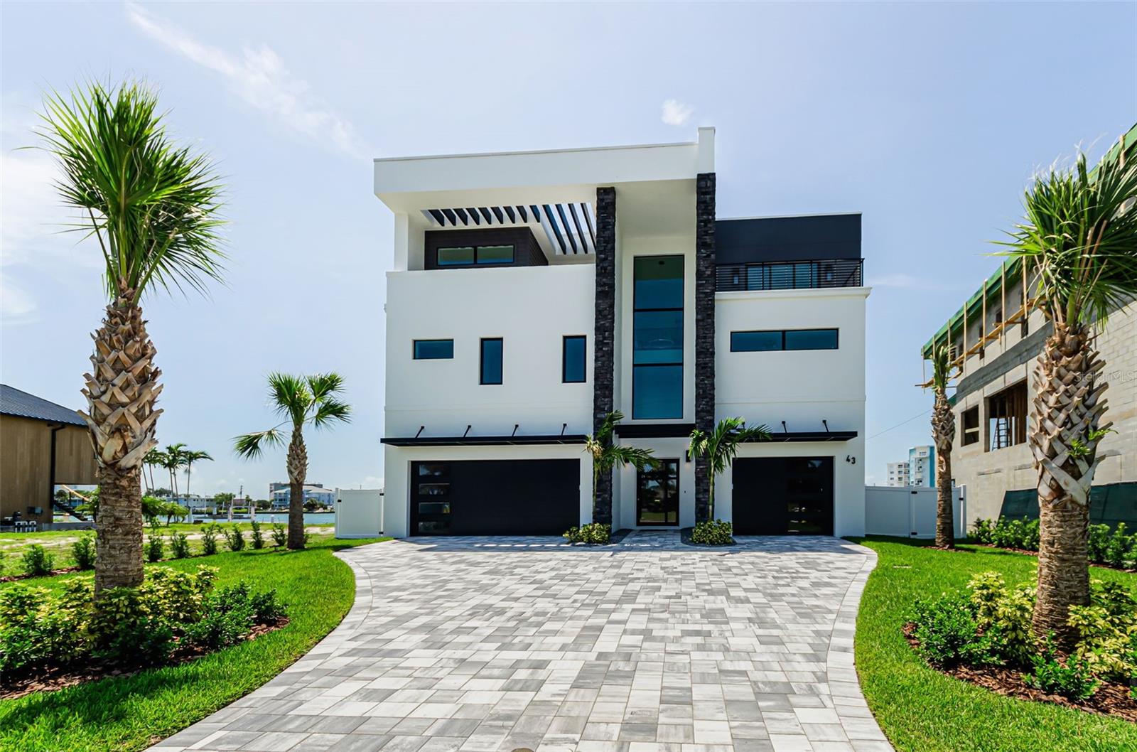 Single Family Residence em TREASURE ISLAND, FL - Daniel Dourado