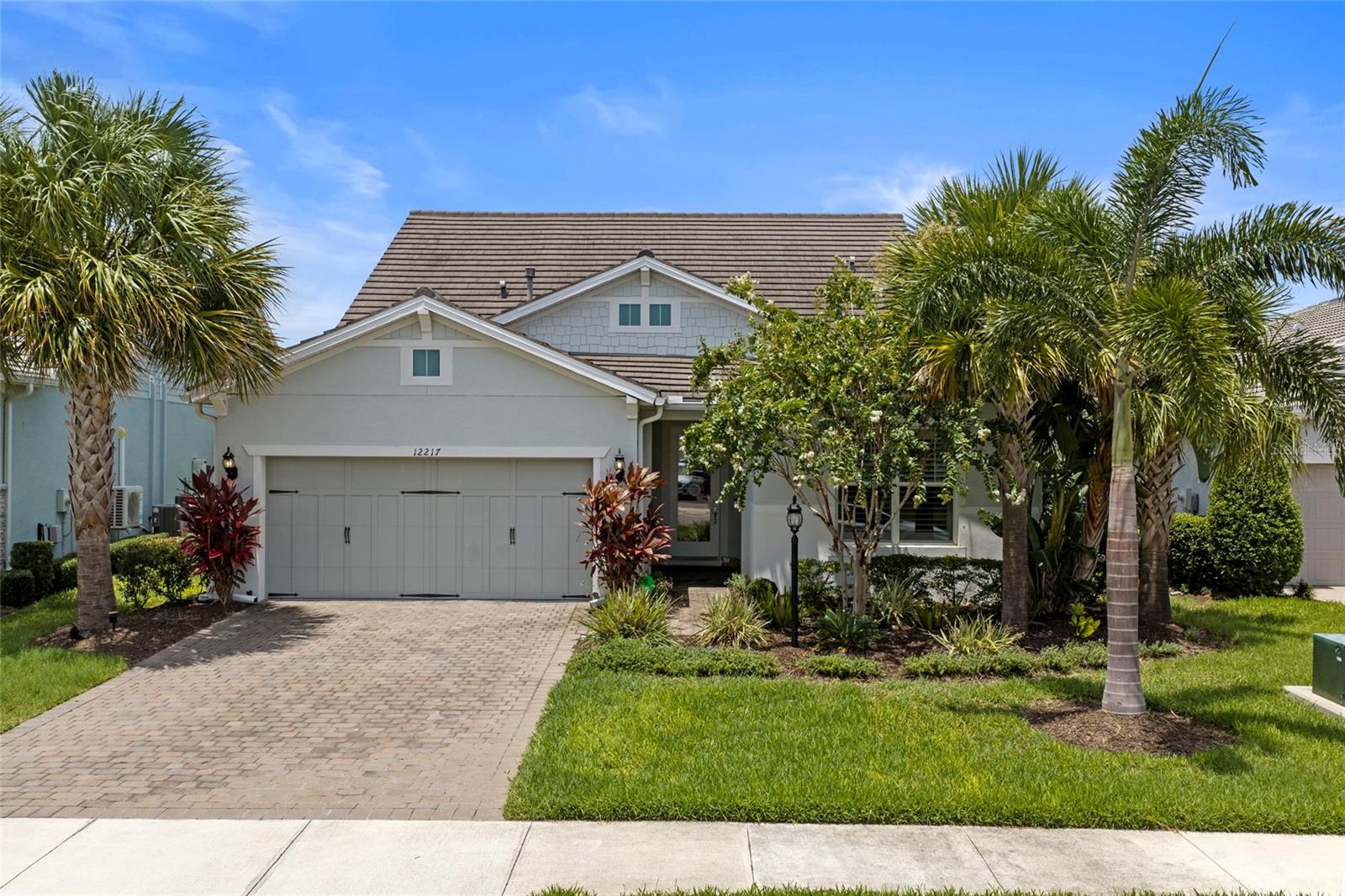 Single Family Residence in BRADENTON, FL - Daniel Dourado