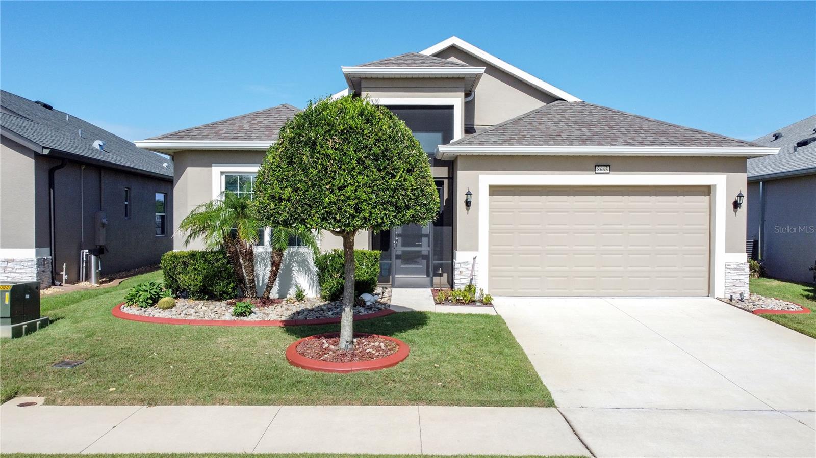 Single Family Residence in MOUNT DORA, FL - Daniel Dourado