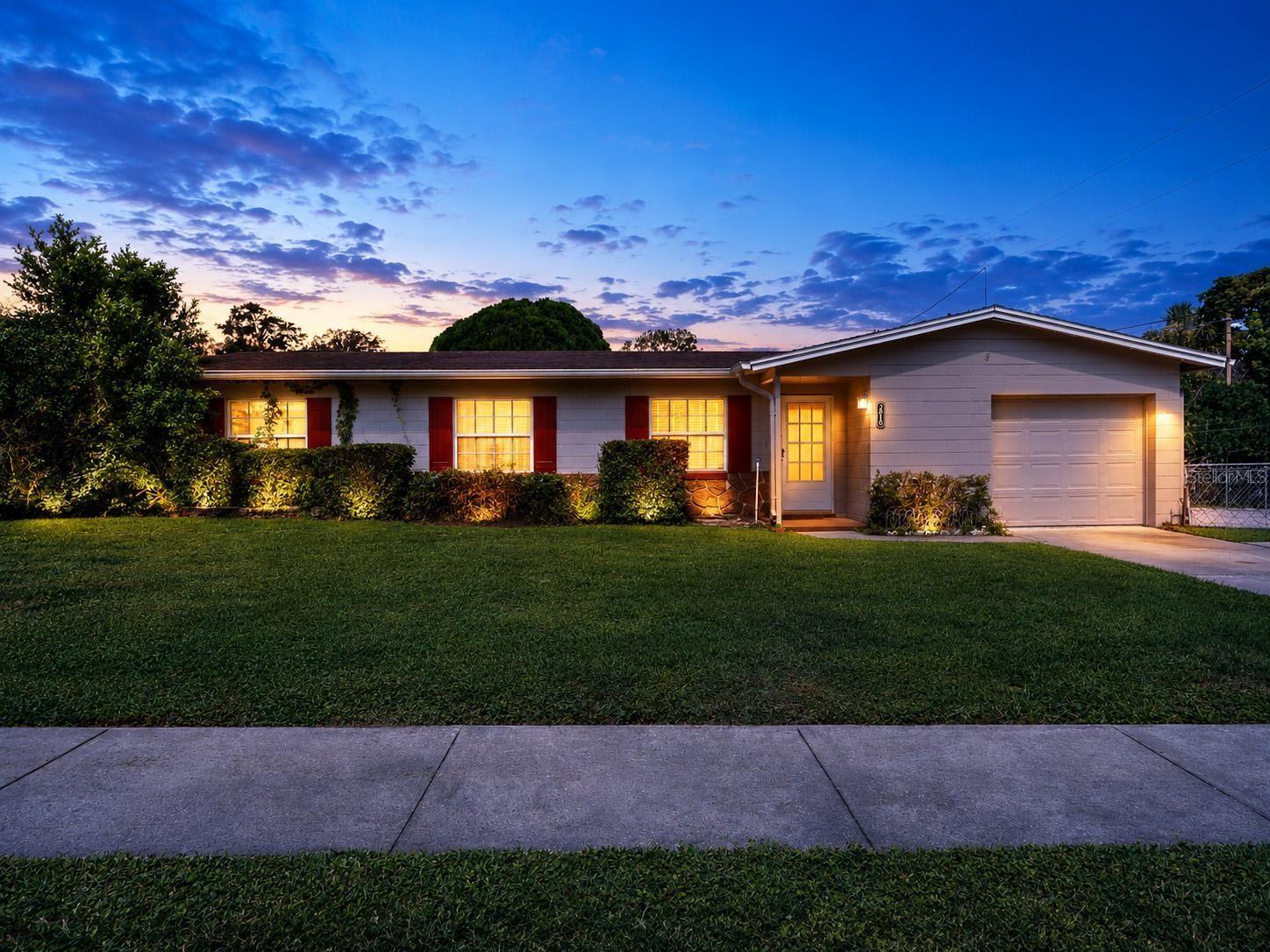 Single Family Residence in FERN PARK, FL - Daniel Dourado