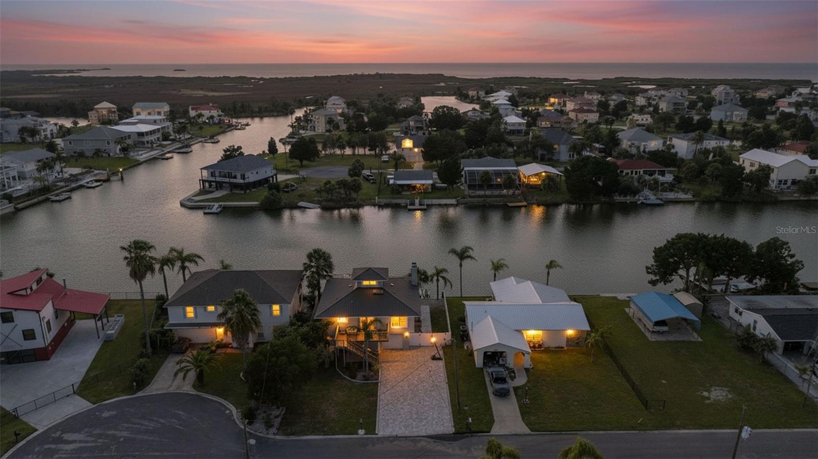 Single Family Residence em HERNANDO BEACH, FL - Daniel Dourado