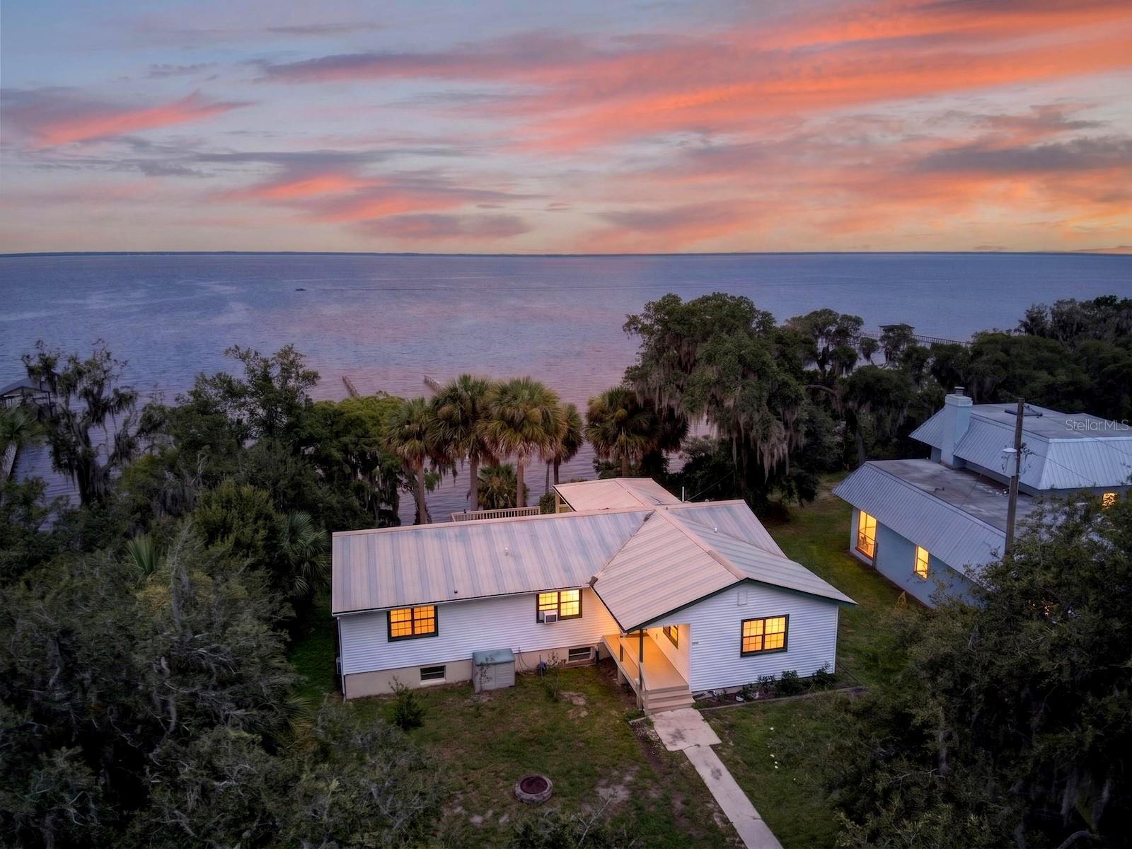 Single Family Residence em FORT MC COY, FL - Daniel Dourado
