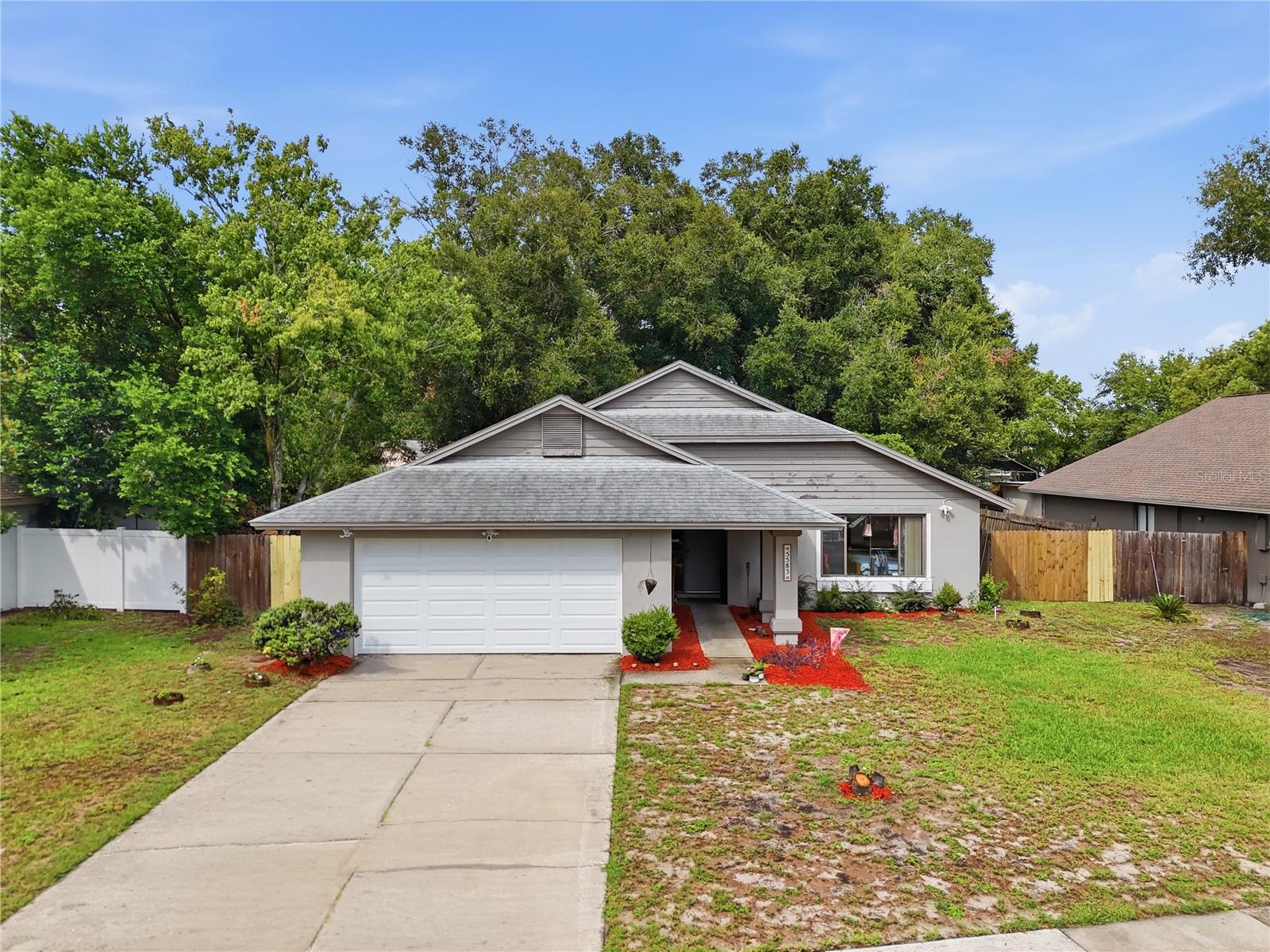 Single Family Residence in ORLANDO, FL - Daniel Dourado