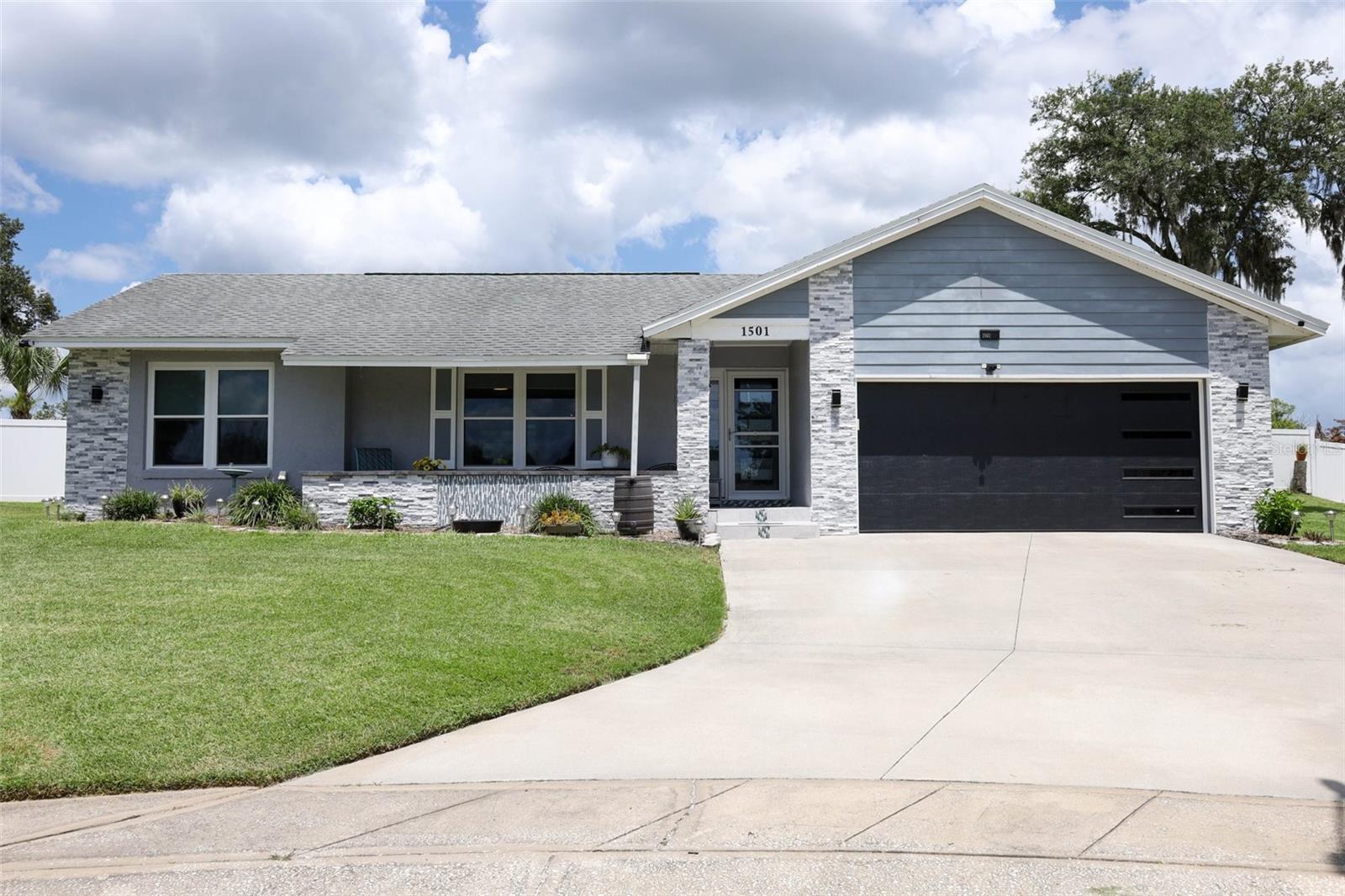Single Family Residence in CASSELBERRY, FL - Daniel Dourado
