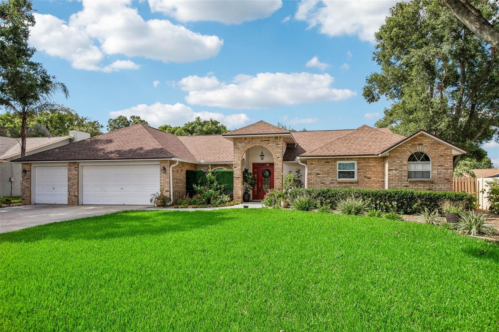 Single Family Residence in VALRICO, FL - Daniel Dourado