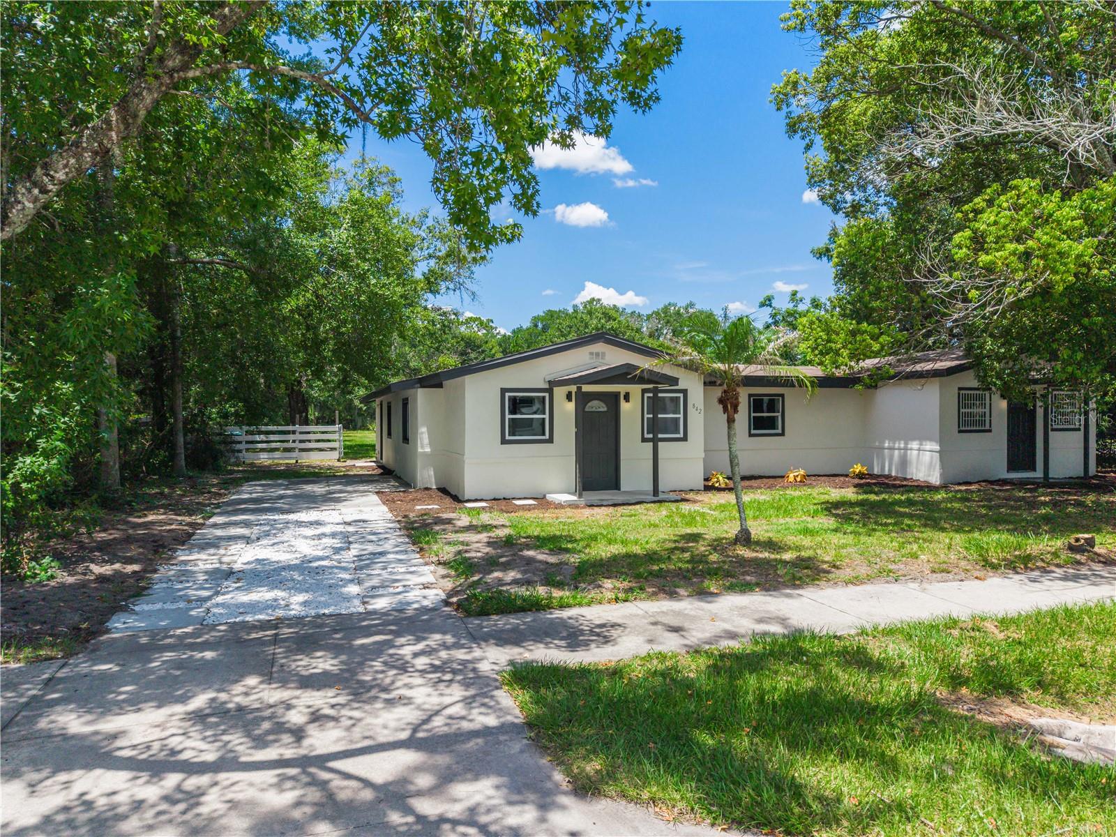 Single Family Residence in ORLANDO, FL - Daniel Dourado