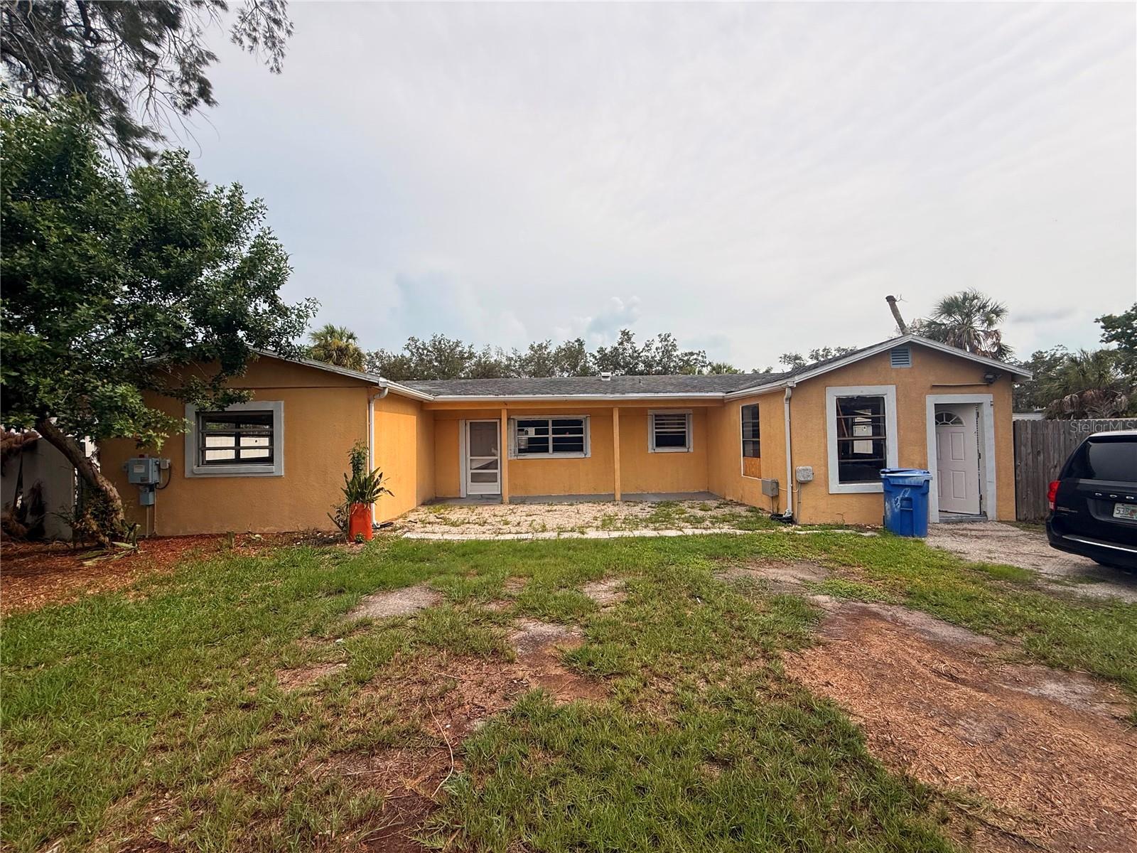 Single Family Residence in RUSKIN, FL - Daniel Dourado