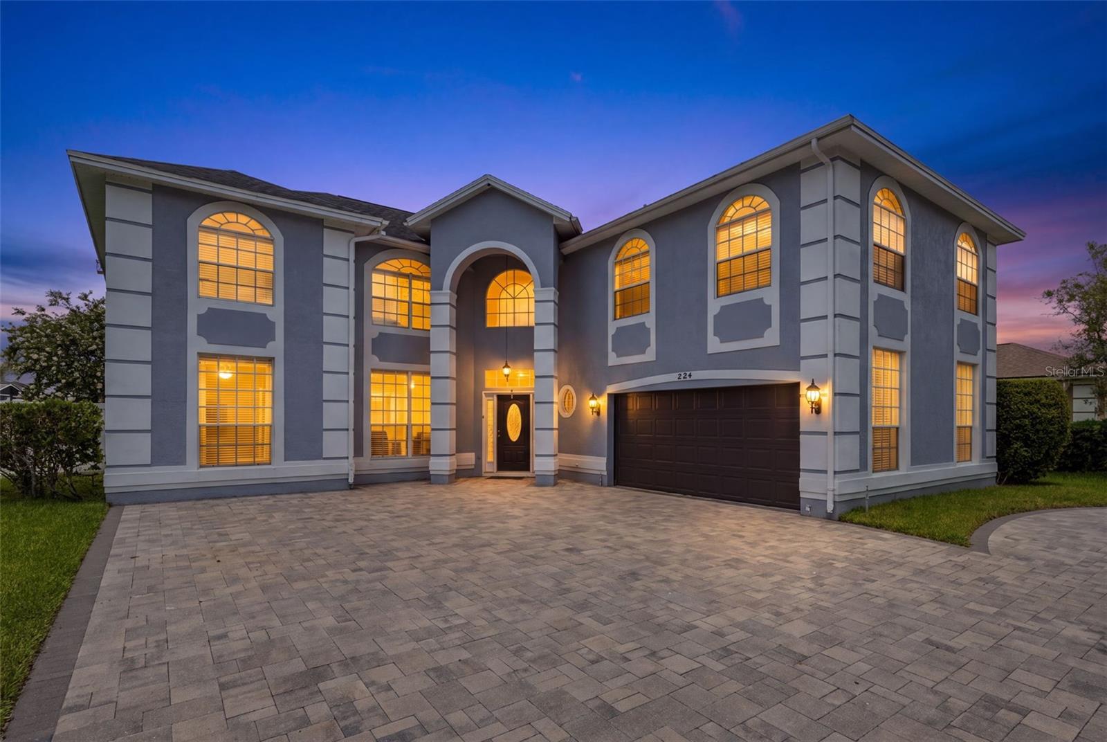 Single Family Residence in ORLANDO, FL - Daniel Dourado