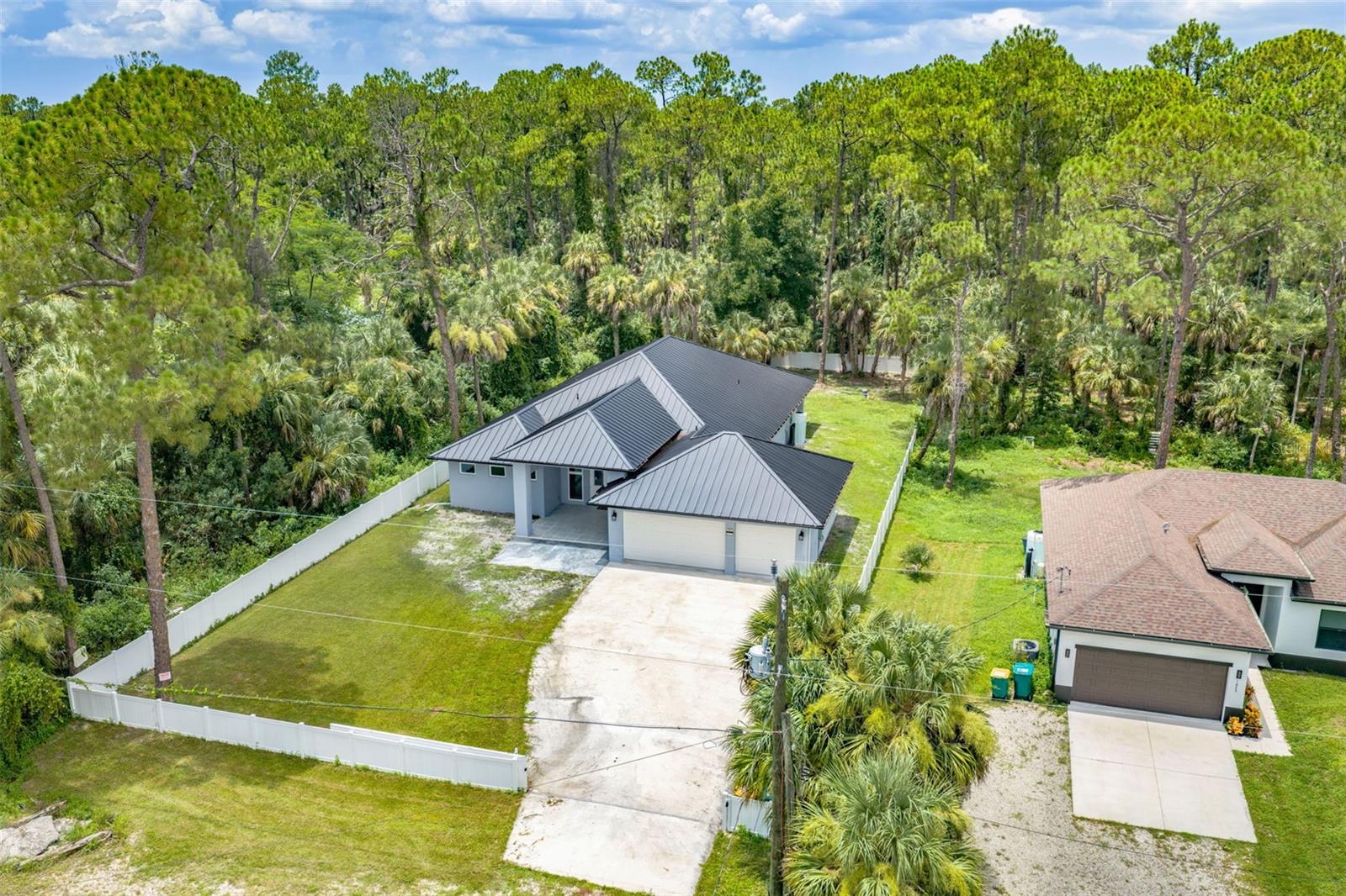 Single Family Residence in NAPLES, FL - Daniel Dourado
