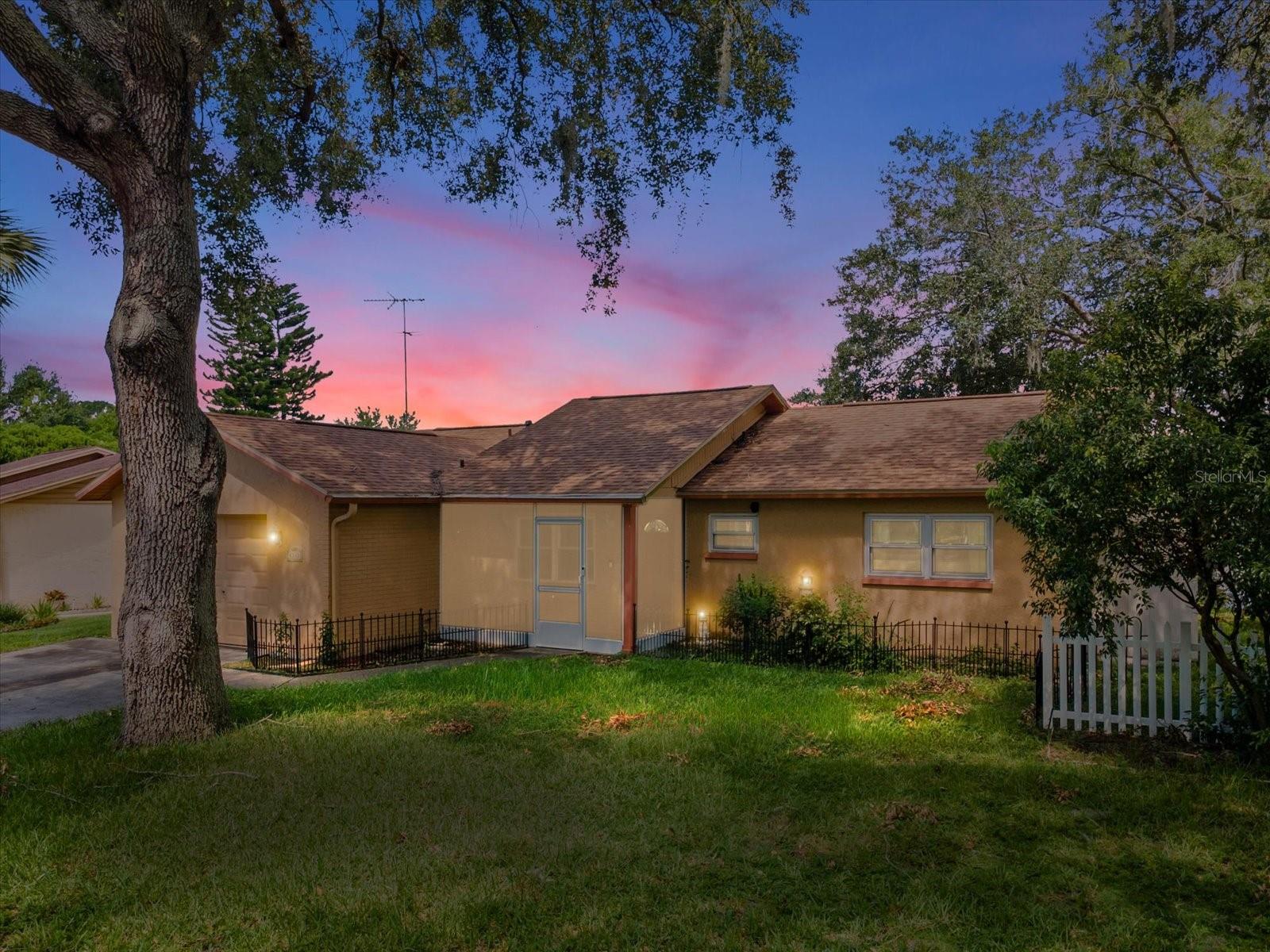 Single Family Residence em NEW PORT RICHEY, FL - Daniel Dourado