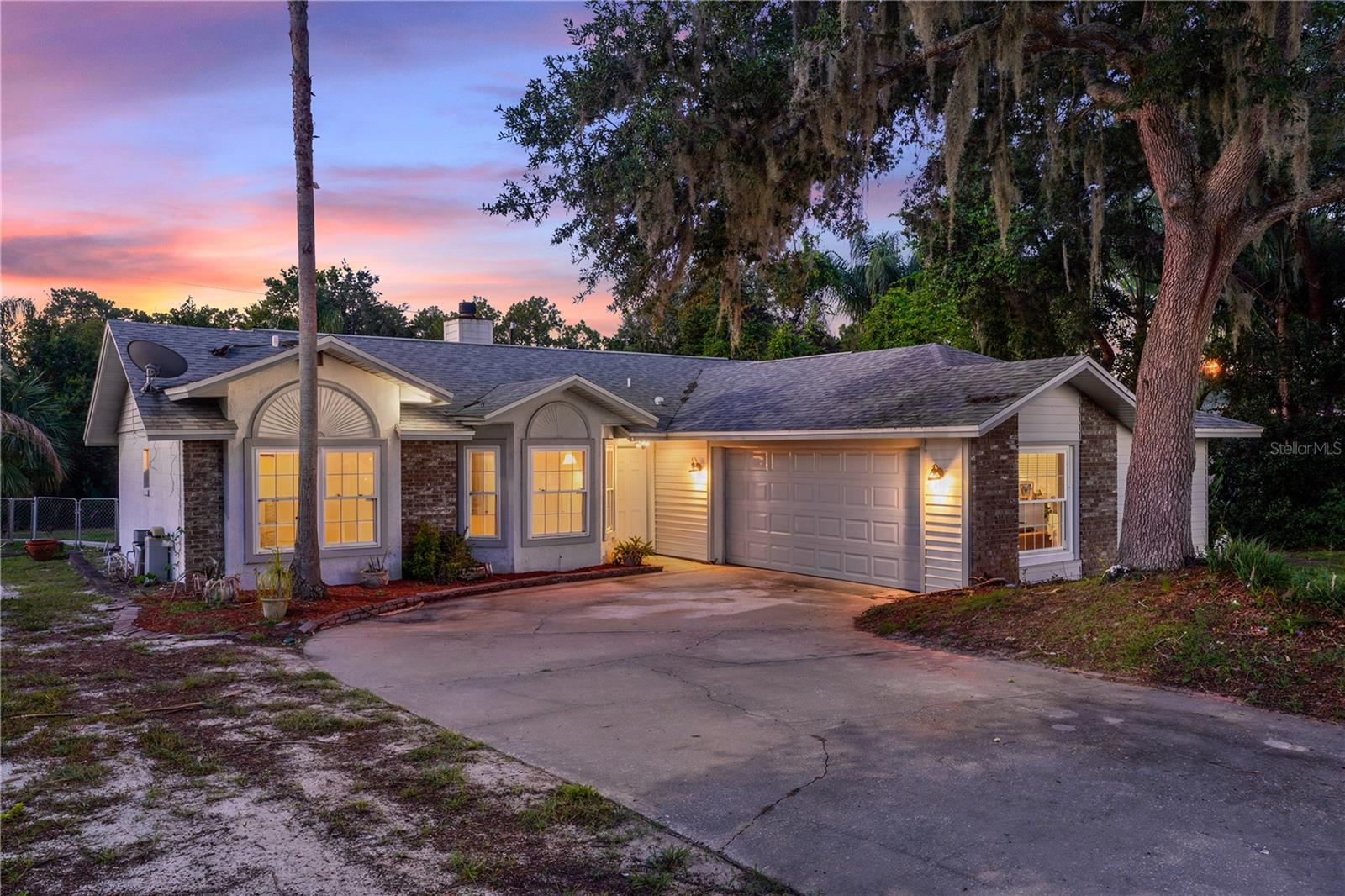 Single Family Residence in DELTONA, FL - Daniel Dourado