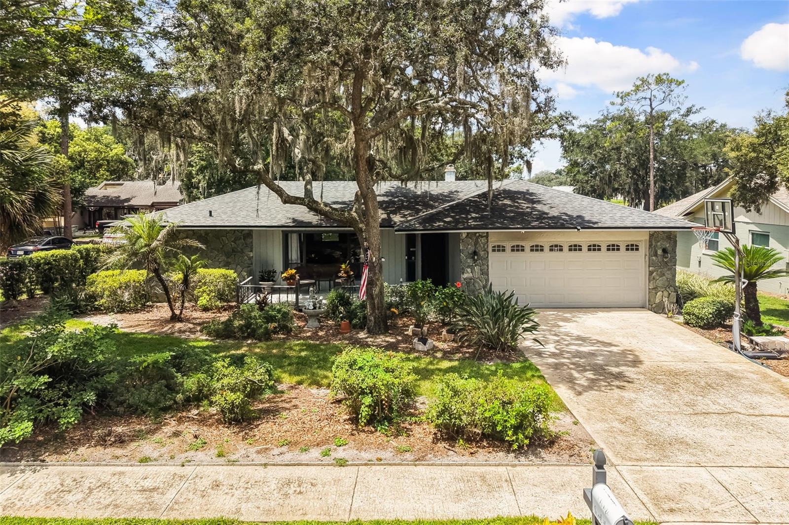 Single Family Residence in LONGWOOD, FL - Daniel Dourado