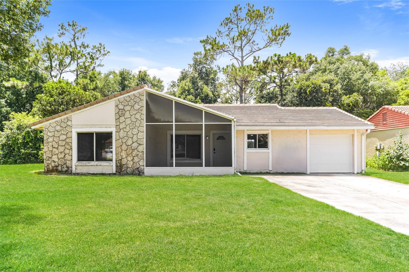 Single Family Residence in ORLANDO, FL - Daniel Dourado