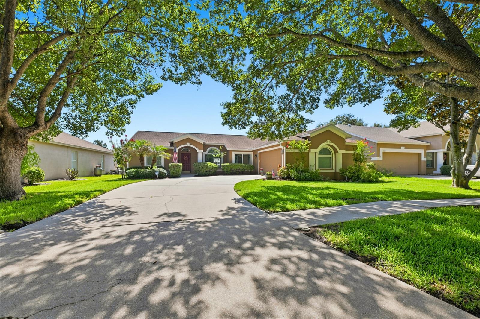 Single Family Residence in VALRICO, FL - Daniel Dourado