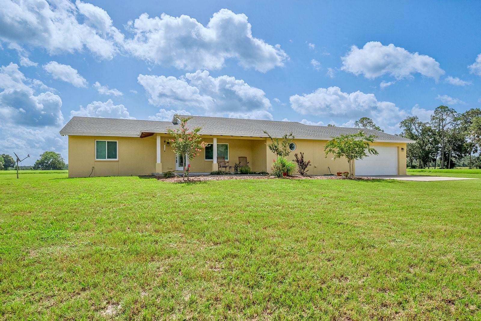 Single Family Residence in CHIEFLAND, FL - Daniel Dourado