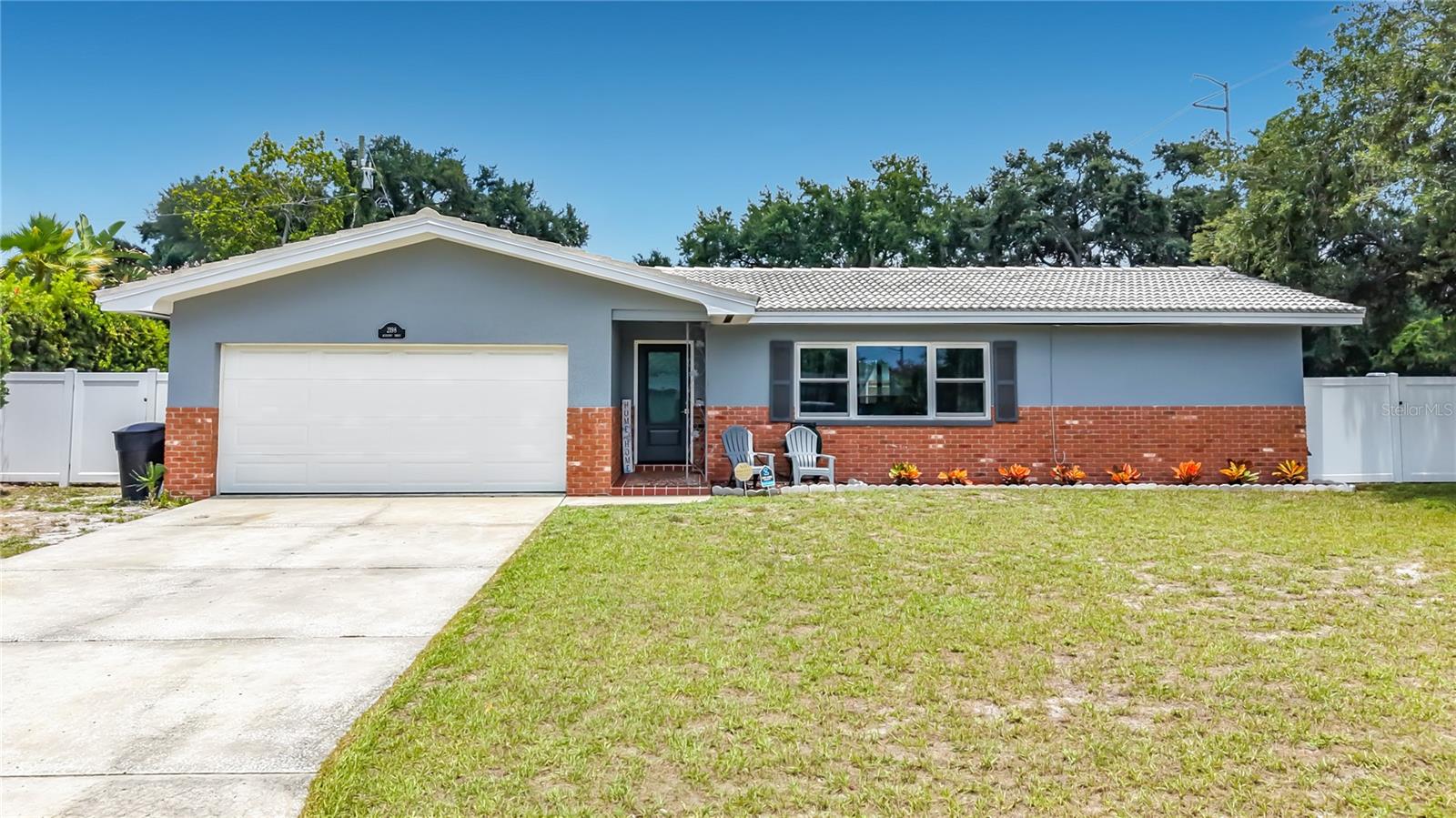 Single Family Residence in CLEARWATER, FL - Daniel Dourado