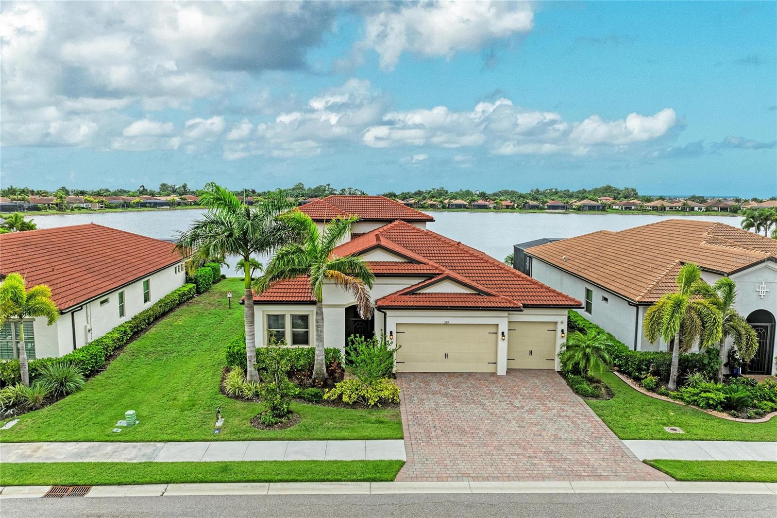 Single Family Residence in NOKOMIS, FL - Daniel Dourado