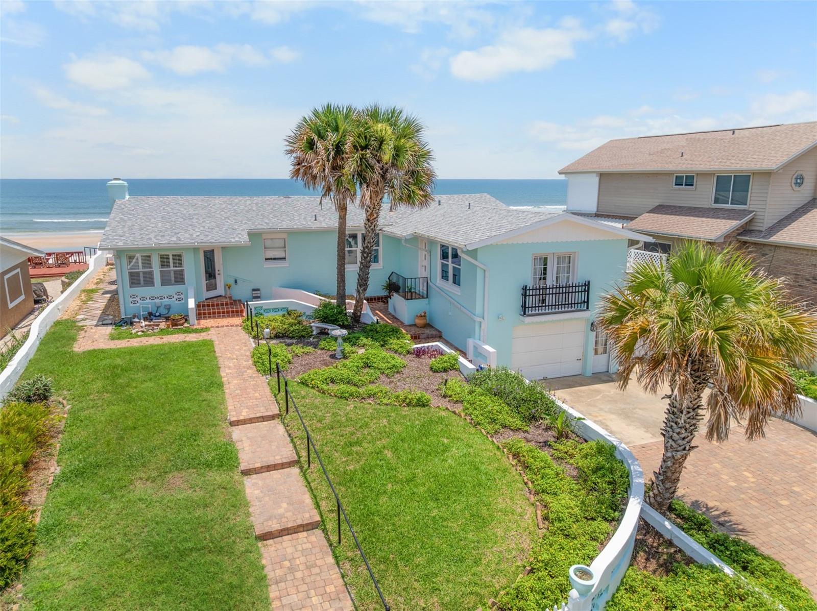 Single Family Residence in DAYTONA BEACH SHORES, FL - Daniel Dourado
