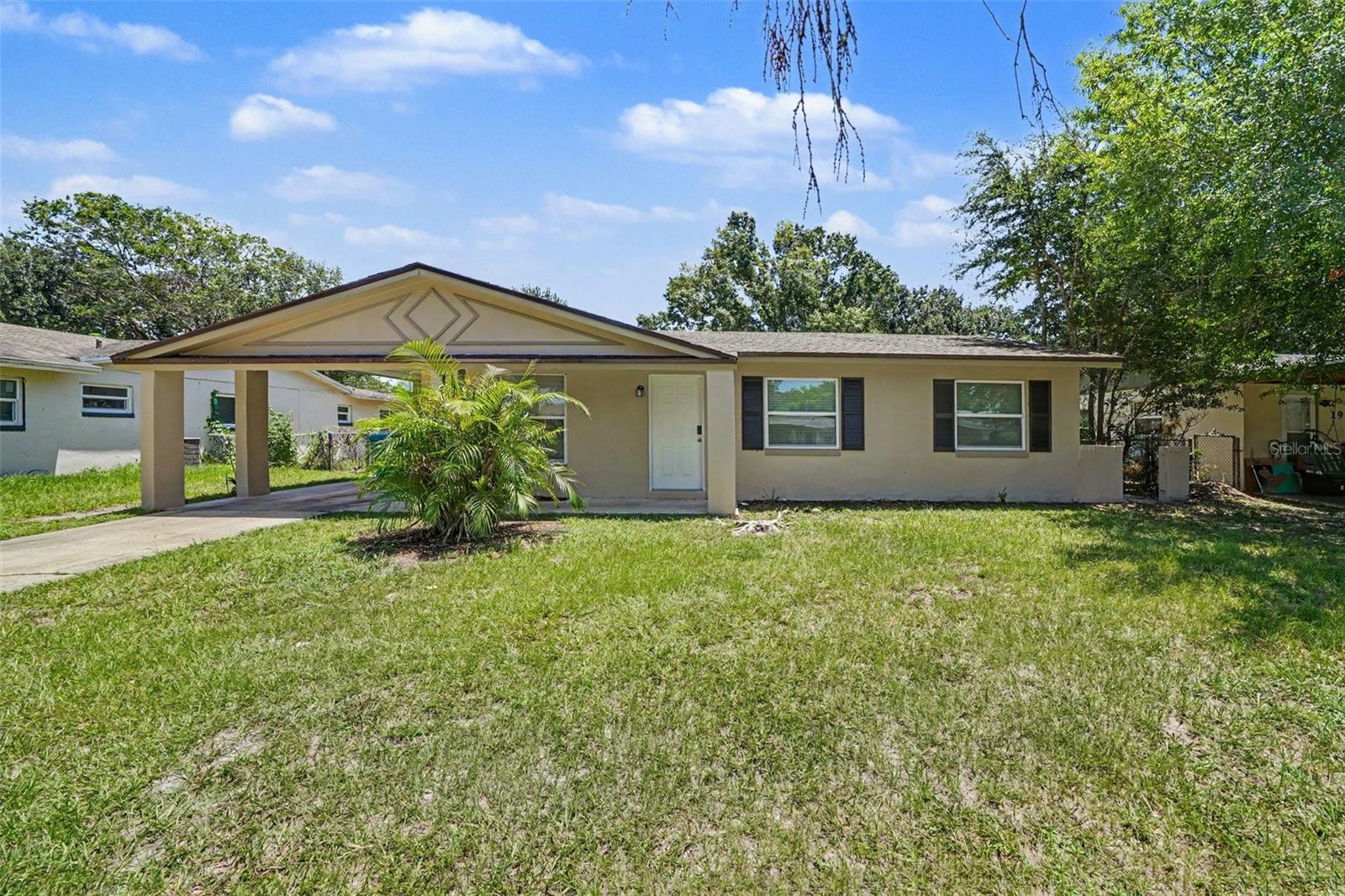 Single Family Residence in ORLANDO, FL - Daniel Dourado